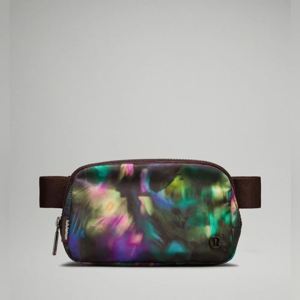 NEW LULULEMON EVERYWHERE BELT BAG DISCOTHEQUE MULTI